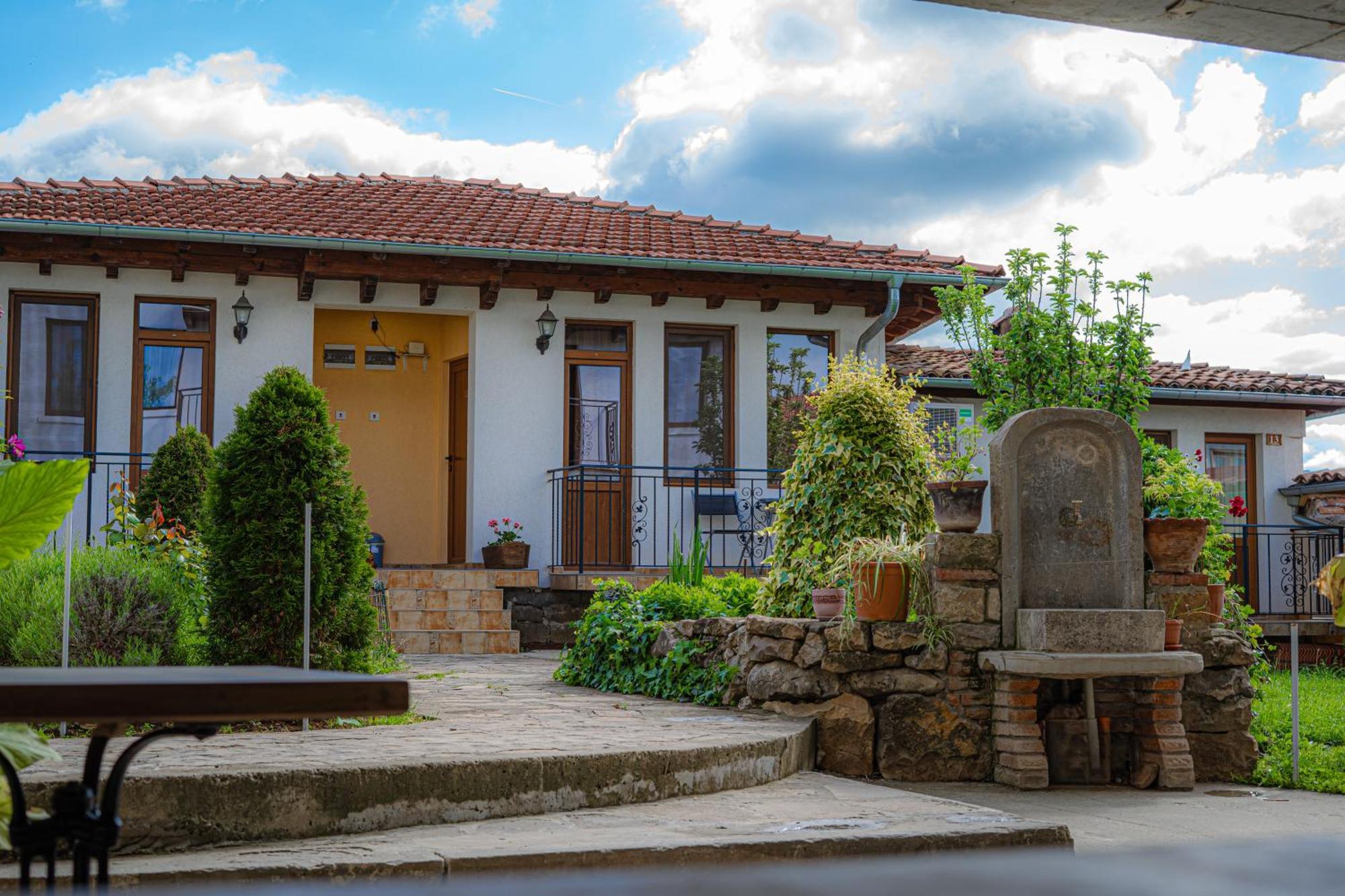 Family Hotel "Slavianska Dusha" ヴェリコ・タルノヴォ エクステリア 写真