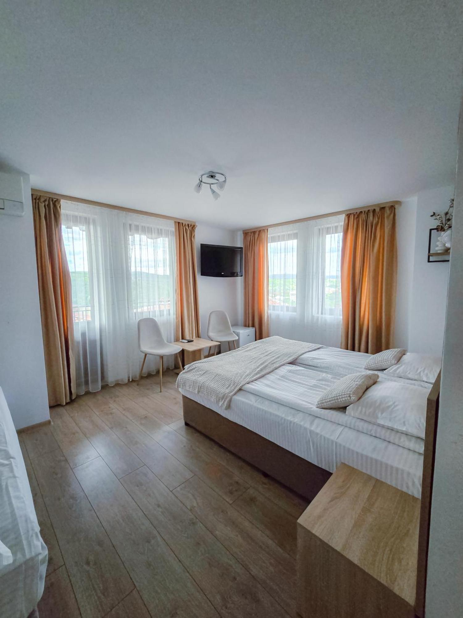 Family Hotel "Slavianska Dusha" ヴェリコ・タルノヴォ エクステリア 写真