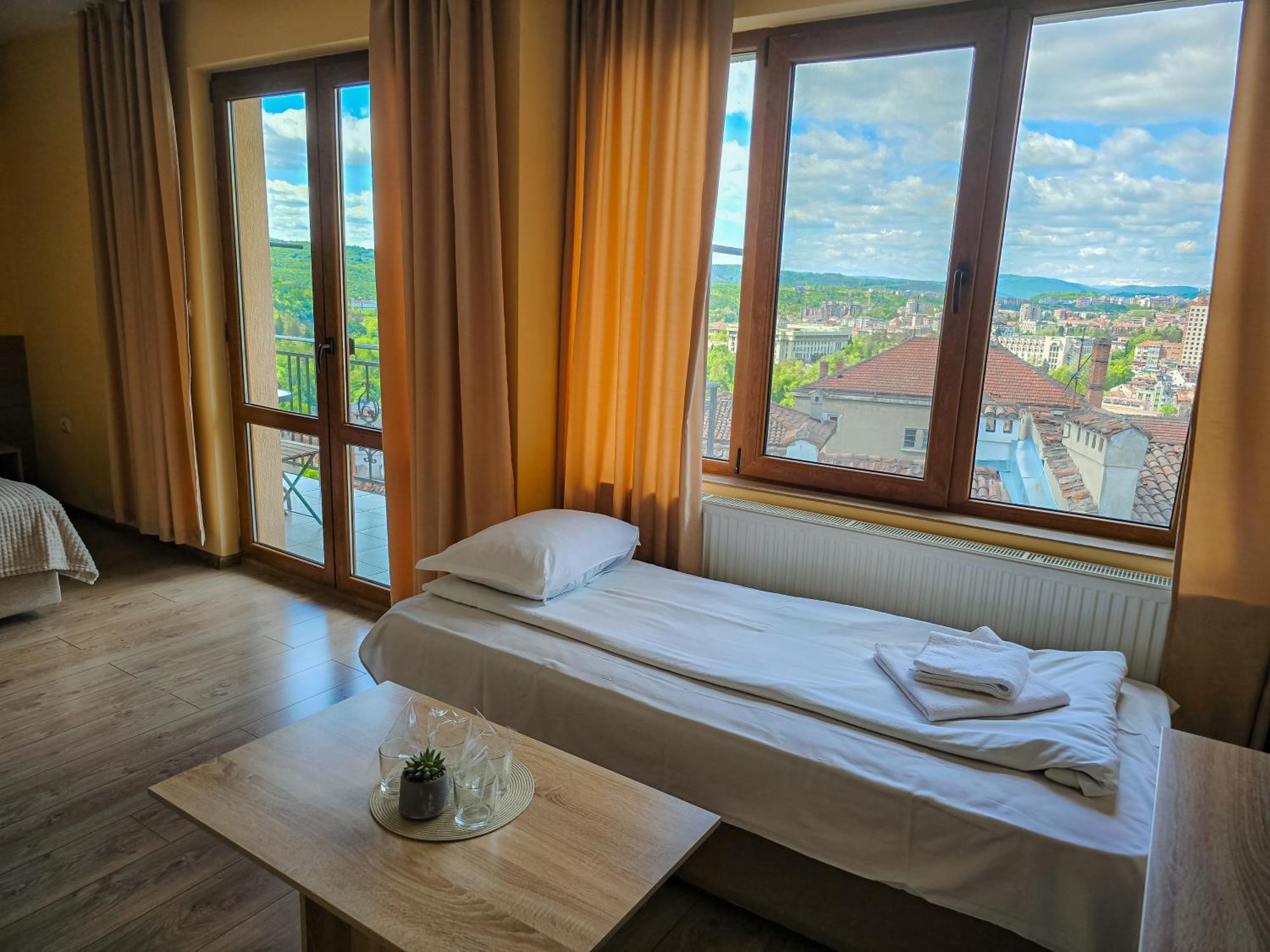 Family Hotel "Slavianska Dusha" ヴェリコ・タルノヴォ エクステリア 写真